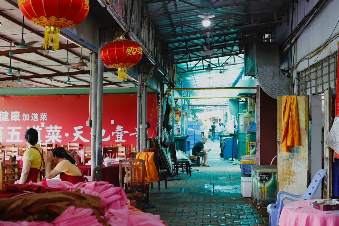 Allée d'un marché de gros en Chine